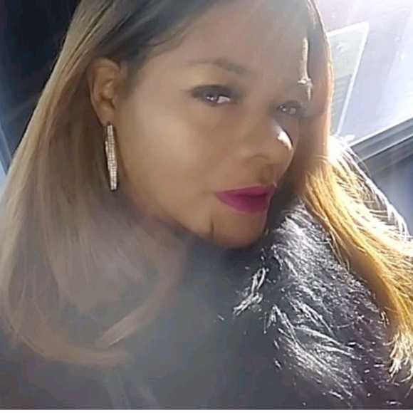 Meet your Posher, Lady Sanders - Picture 1 of 1